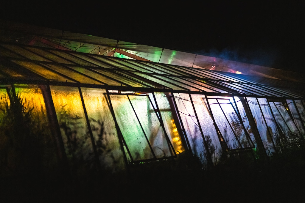 Das Gewächshaus leuchtet