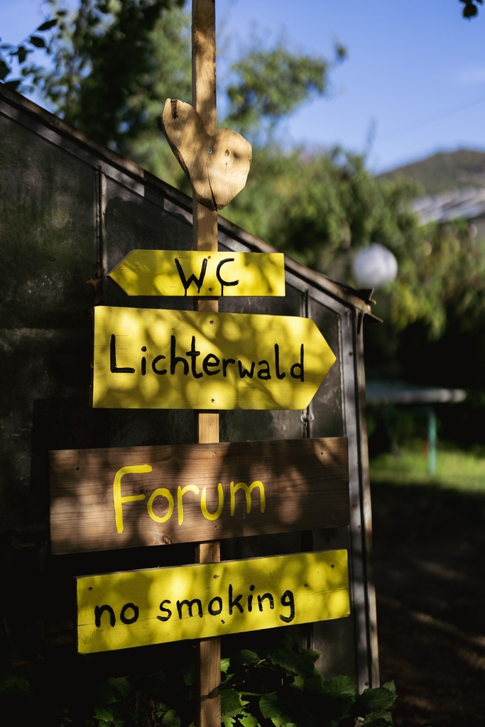 Wegweiser zum Lichterwald