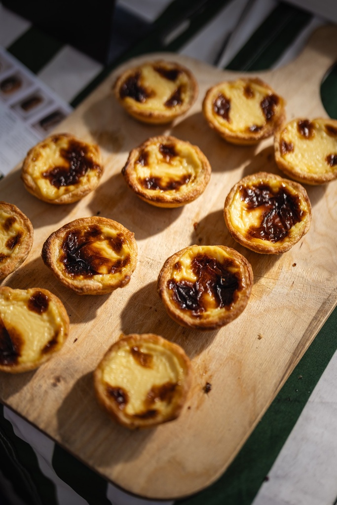 Pastéis de Nata auf dem Brett