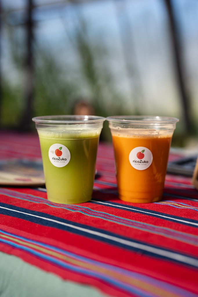 Saft in Grün und Orange