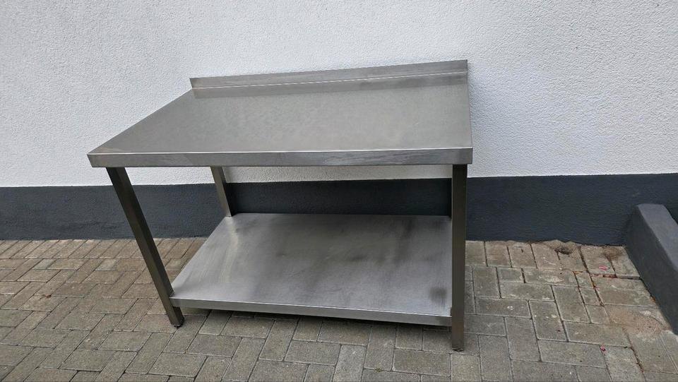 Edelstahltische für die Bar